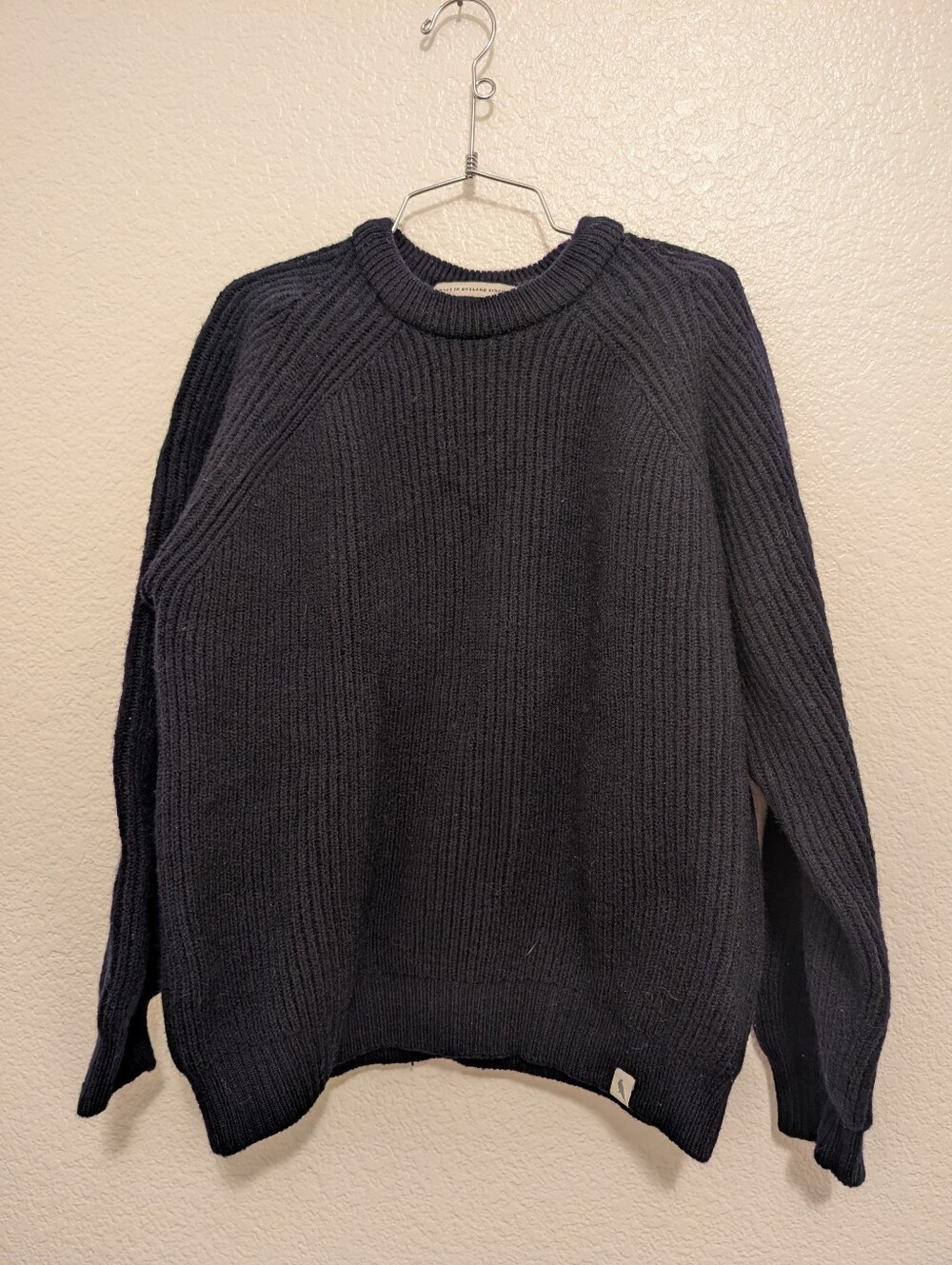 Peregrine Men's Sweater Navy Blue Size Medium 100% Wool